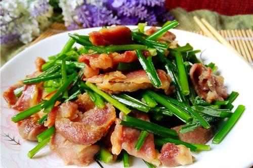 江苏食堂承包:猪肉怎么炒才好吃,炒法